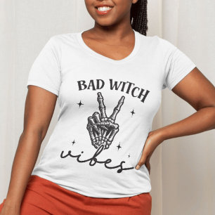 Camiseta Malas vibraciones - Halloween con brujería de mano
