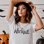 Camiseta Malvada Halloween Graciosa Bruja<br><div class="desc">Desata tu lado 'Malvado' en esta Halloween y haz una declaración encantadora. Es la hora obligada para la temporada espeluznante,  perfecta para trucos y dulces. ¡Agarra este diseño inspirado en la brujería y haz de esta Halloween una divertida!</div>