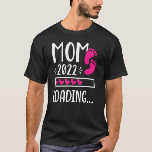 Camiseta Mamá 2022 cargando a la madre futura esperando a m