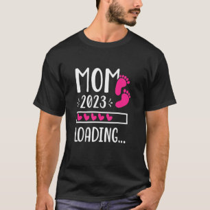 Camiseta Mamá 2023 cargando a la futura madre esperando a m
