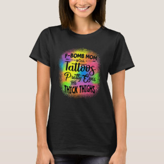 Camiseta Mamá bomba de Tie Dye con tatuajes, ojos bonitos y