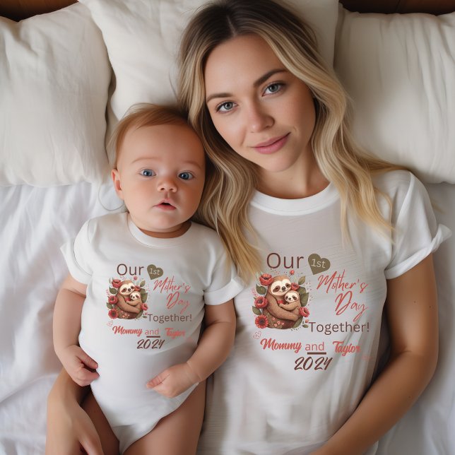 Camiseta Mamá coincide con nuestra primera fiesta de la mad (Mom matching. Sloth and baby. Our first mother's day Together!)