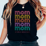 Camiseta Mamá | Colorido Bright Disco Style Text<br><div class="desc">Esta divertida y elegante camisa negra dice "mamá" cinco veces,  en colores brillantes de inspiración retro de color rosa,  amarillo,  naranja,  morado y turquesa y moderna tipografía disco estilo. Añade los nombres de tus hijos para mostrar lo orgullosos que estás de ser su madre.</div>