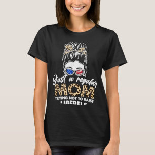 Camiseta Mamá común y corriente intenta no criarme a los li