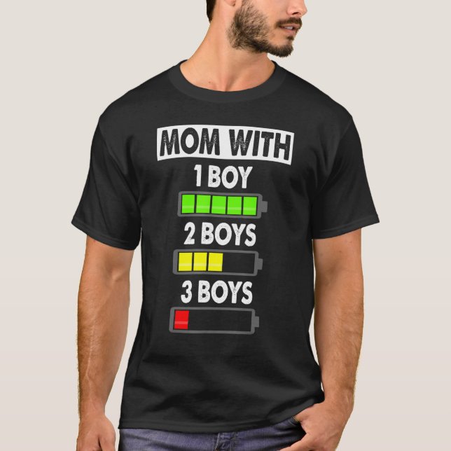 Camiseta Mamá Con Tres Chicos Con Batería Vacía - Mamá Con  (Anverso)