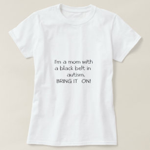 Camiseta Mamá con una correa negra en autismo