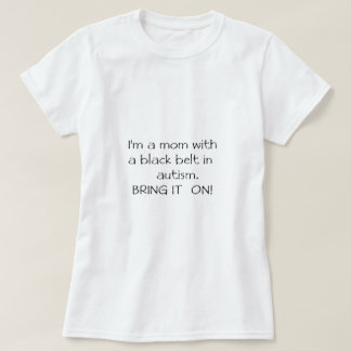 Camiseta Mamá con una correa negra en autismo