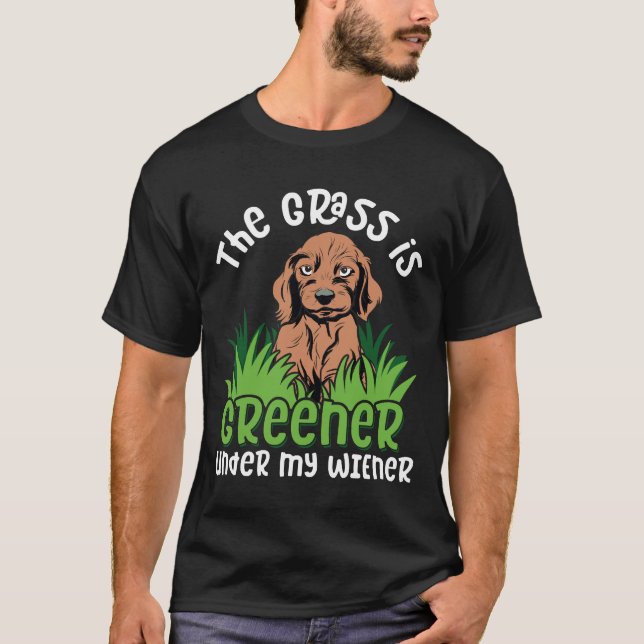 Camiseta Mamá De Dachshund La Hierba Es Más Verde Bajo Mi V (Anverso)