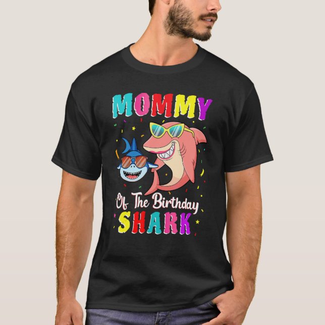 Camiseta Mamá De La Familia De Cumpleaños De Los Tiburones  (Anverso)