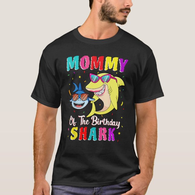 Camiseta Mamá De La Familia De Cumpleaños De Los Tiburones  (Anverso)