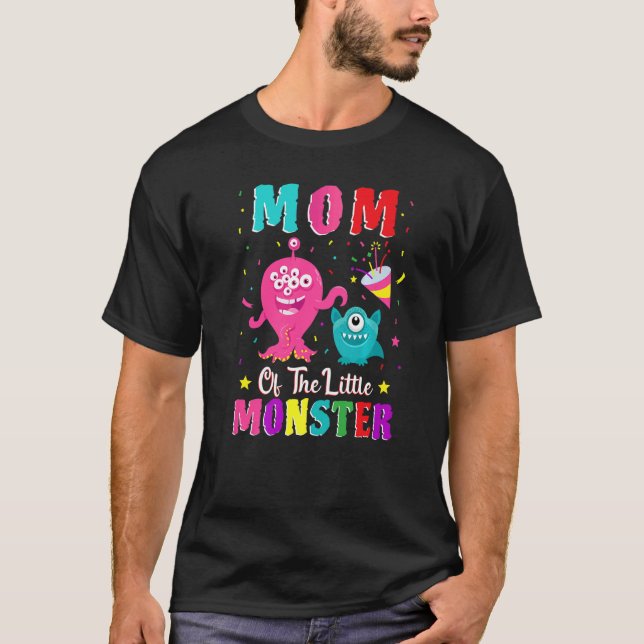 Camiseta Mamá De La Pequeña Familia Monstrual Cumple Con Cu (Anverso)