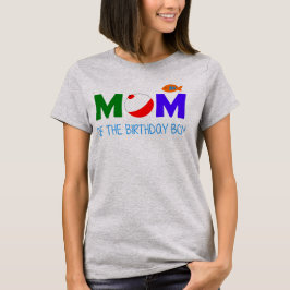 Camiseta Mamá de los pescados del muchacho del cumpleaños