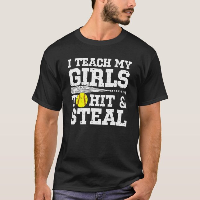 Camiseta Mamá De Softball Enseño A Mis Chicas A Golpear Y R (Anverso)
