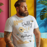 Camiseta Mamá De Un Año | Primer día de abeja<br><div class="desc">Es el primer cumpleaños de tu pequeña abeja - ¡celebra con una dulce y elegante camiseta de cumpleaños! Con una plantilla moderna de felicitación de cumpleaños,  e imágenes de boho de abejas,  pepitas de miel y colmenas. ¡Bienvenidos amigos y familiares a unirse a la animada celebración!</div>