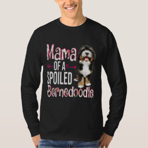 Camiseta Mamá de un Bernedoodle malcriado Feliz Día de la M