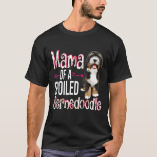 Camiseta Mamá de un Bernedoodle malcriado Feliz Día de la M