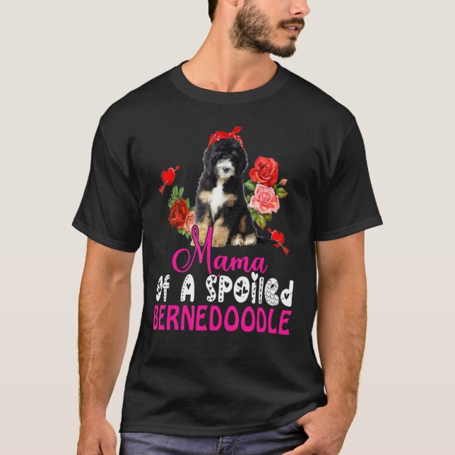 Camiseta Mamá De Un Bernedoodle Malogrado Perro Bow Tie Flo (Anverso)