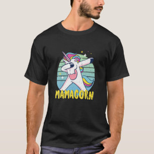 Camiseta Mamá de Unicornio retro tambaleándose Rainbow Ma