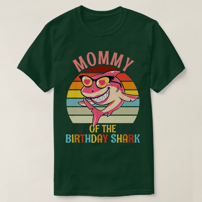 Camiseta Mamá del cumpleaños del tiburón, mamá coincidiendo (Diseño del anverso)