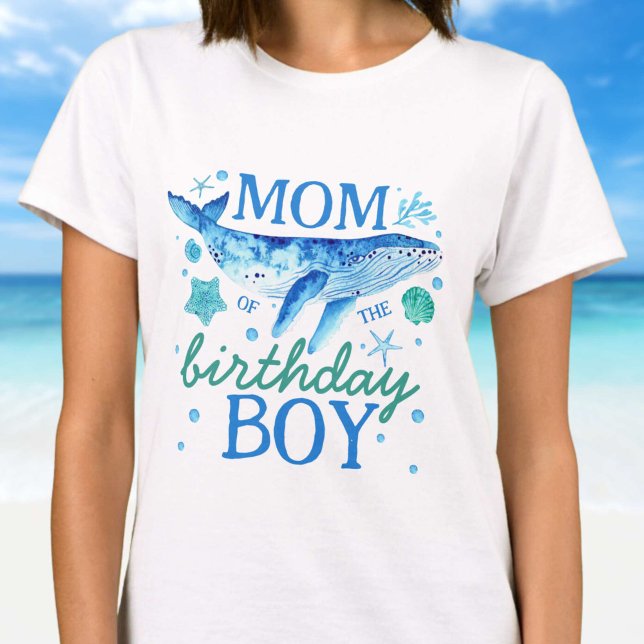 Camiseta Mamá del niño de cumpleaños bajo la acuarela del m (Mom of The Birthday Boy Under the Sea Watercolor T-Shirt)