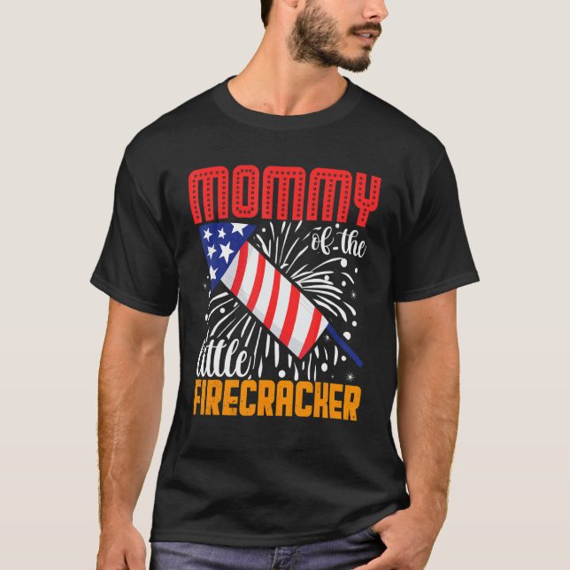 Camiseta Mamá Del Pequeño Rastreador 4 De Julio Nacida (Anverso)