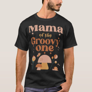 Camiseta Mamá del primer cumpleaños de Groovy Hippie champi