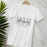 Camiseta Mamá desde el 20XX Preppy simple moderno<br><div class="desc">Este diseño sencillo y moderno se compone de una tipografía de san serif.</div>