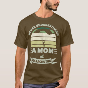 Camiseta Mamá en paracaidismo con divertidos regalos