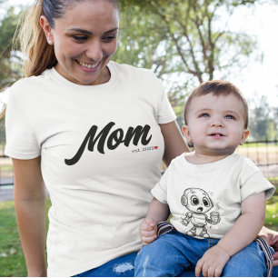 Camiseta Mamá Est. Corazón rojo de guión negro   Personaliz