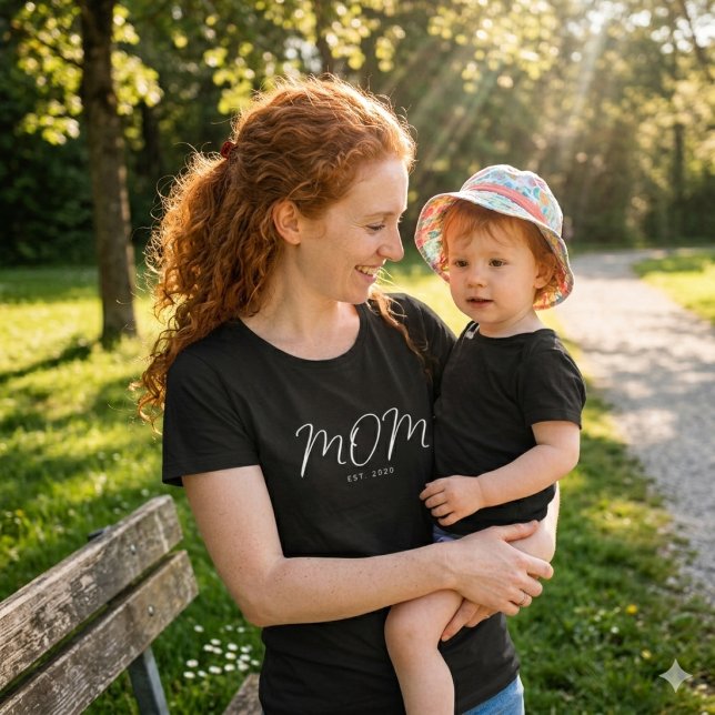 Camiseta Mamá Estableció Nuevo Regalo de Mamá (Subido por el creador)