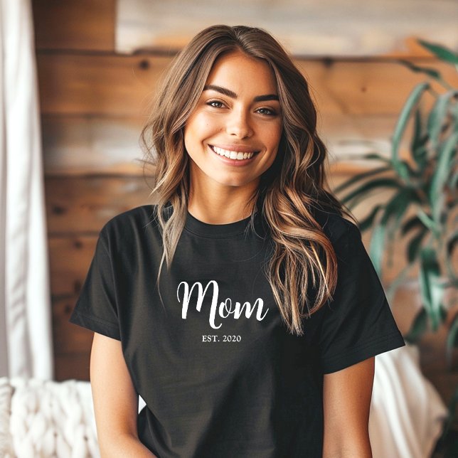Camiseta Mamá estableció nuevo regalo para mamá (Established Mom black t-shirt with playful, elegant white script text. A perfect Mother's Day gift.)