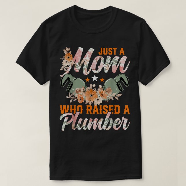 Camiseta Mamá fondeando solo a una mamá que crió un plomero (Diseño del anverso)