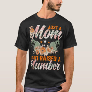 Camiseta Mamá fondeando solo a una mamá que crió un plomero