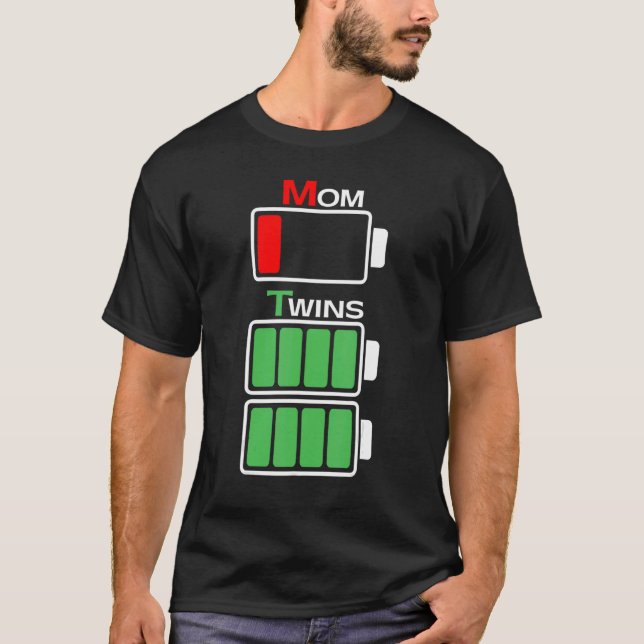 Camiseta Mamá gemela cansada con carga de batería baja comp (Anverso)