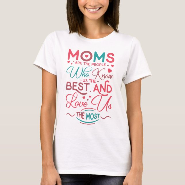 Camiseta mamá graciosa La definición de madre nos ama más (Anverso)