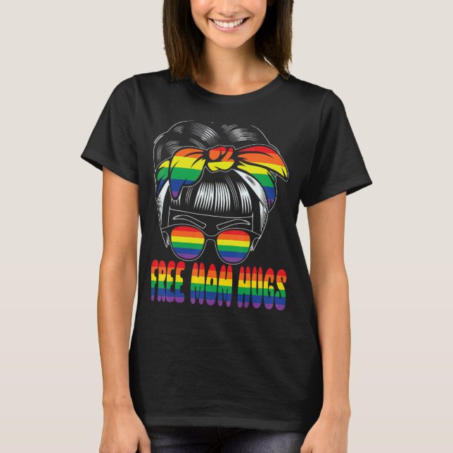 Camiseta Mamá libre abraza a una mujer con una banda de per (Anverso)