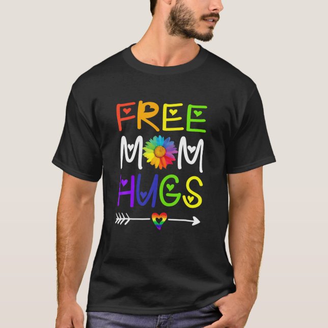Camiseta Mamá libre abraza el corazón arcoiris del mes del  (Anverso)