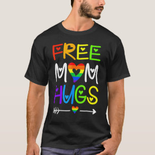 Camiseta Mamá libre abraza el mes del orgullo del corazón a
