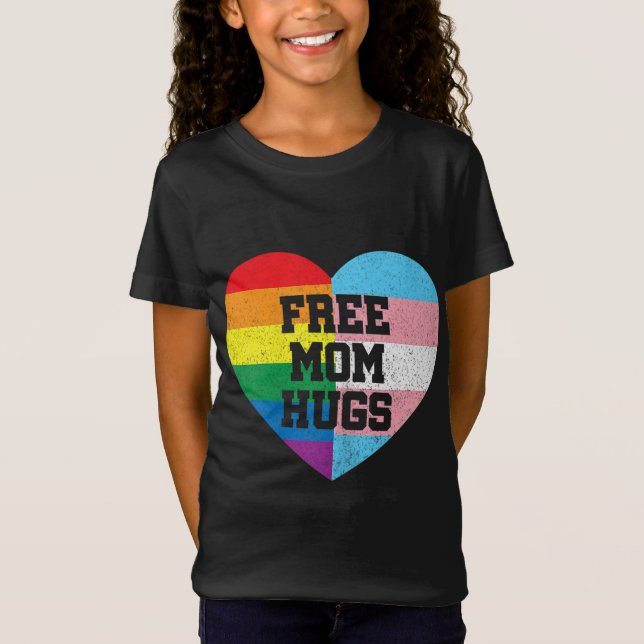Camiseta Mamá libre abraza la bandera arco iris transgénero (Anverso)