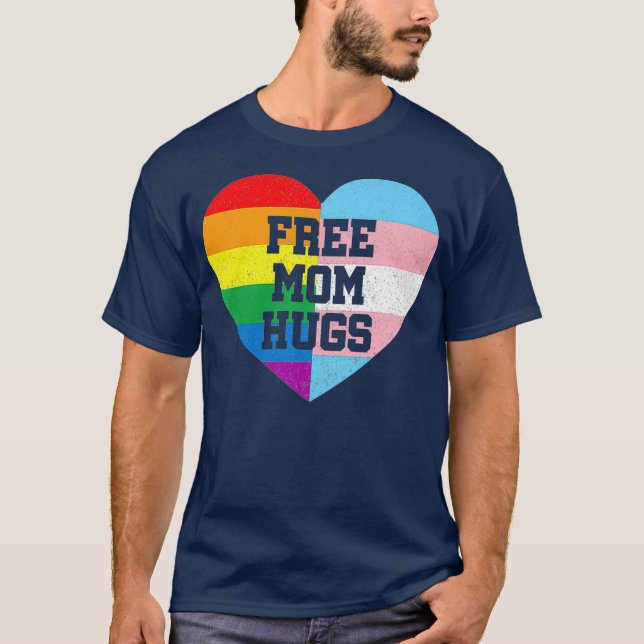 Camiseta Mamá libre abraza la bandera transgénero del regal (Anverso)