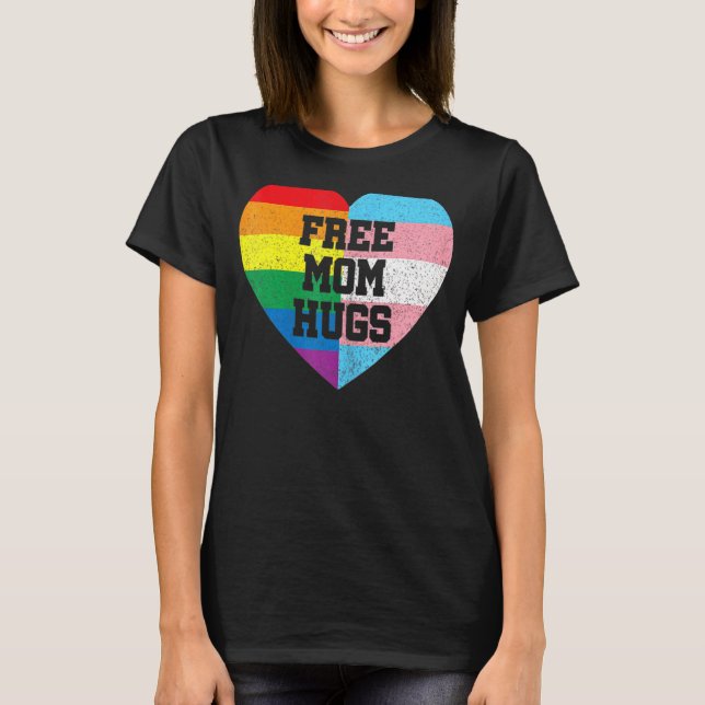 Camiseta Mamá Libre Se Abraza Con Arcoiris Y Bandera Transg (Anverso)