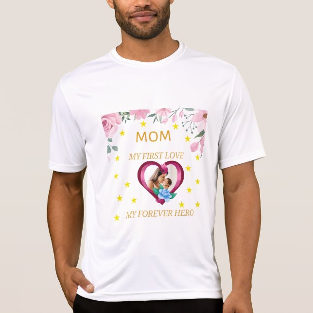 Camiseta Mamá: Mi primer amor, mi héroe para siempre (Anverso)