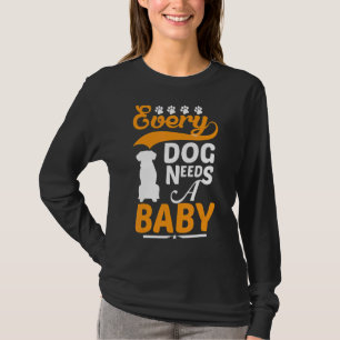 Camiseta Mamá mira cada perro necesita un bebé recién nacid