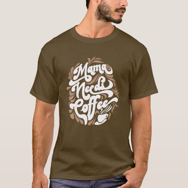 Camiseta Mama Necesita Café Funny Cafe Lover Typography Cut (Anverso)