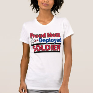 Camiseta Mamá orgullosa de un soldado desplegado con nombre