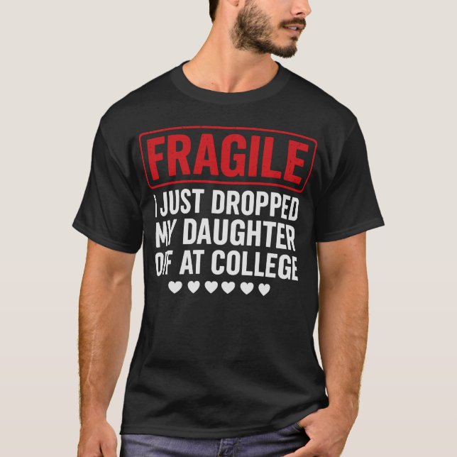 Camiseta Mamá/papá frágil deja a su hija en la universidad (Anverso)