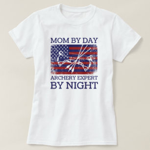 Camiseta Mamá Por Día Experto En Arquero Por Noche   Archer