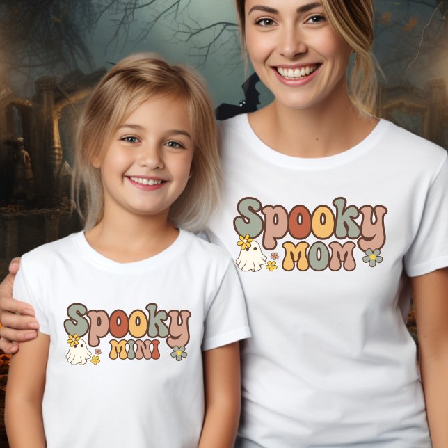 Camiseta Mamá retro de Halloween con fantasía y yo coincidi (Subido por el creador)