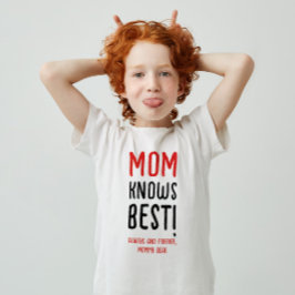Camiseta Mamá Sabe Mejor Tipografía Divertida Moderna Roja 