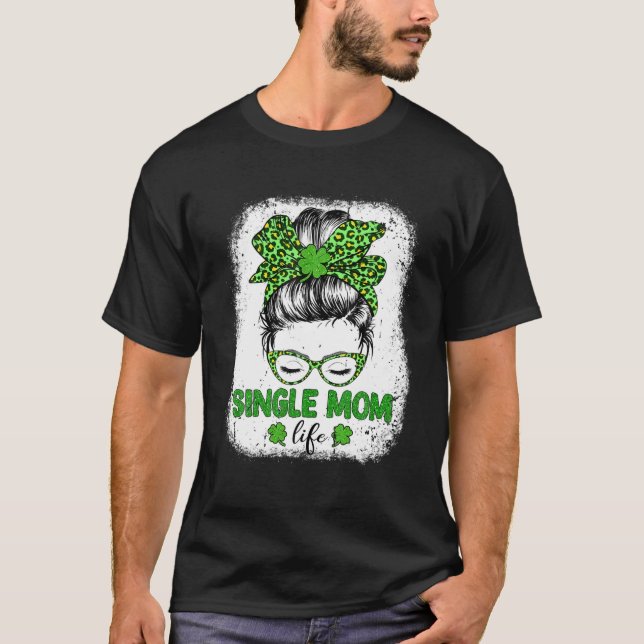 Camiseta Mamá Soltera Enamorada De Bun Leopard Graciosa San (Anverso)